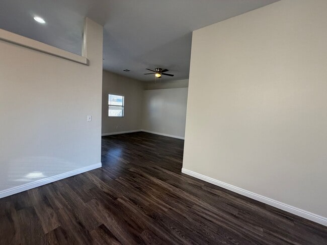 Building Photo - 3 bedroom single story home with no HOA