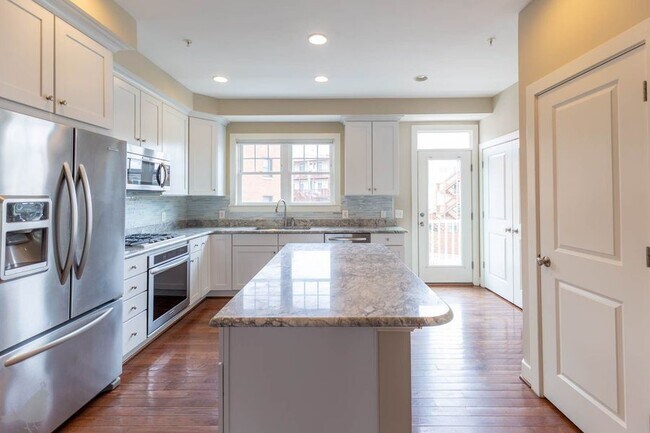 Building Photo - 2909 Chancellor's Way NE