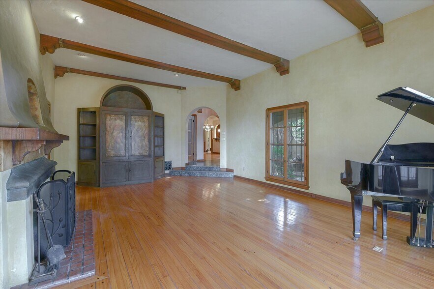 Building Photo - 1136 S Spaulding Ave