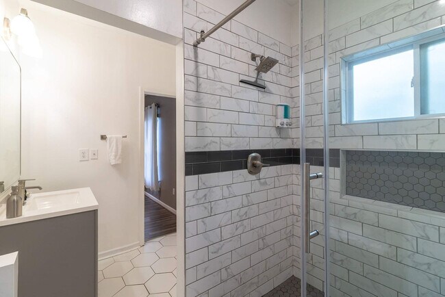 Building Photo - 9 Walthour Cove