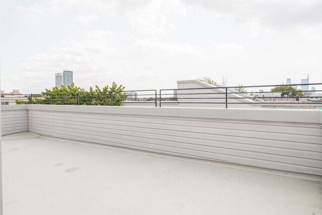 Building Photo - 1825 N Bouvier St