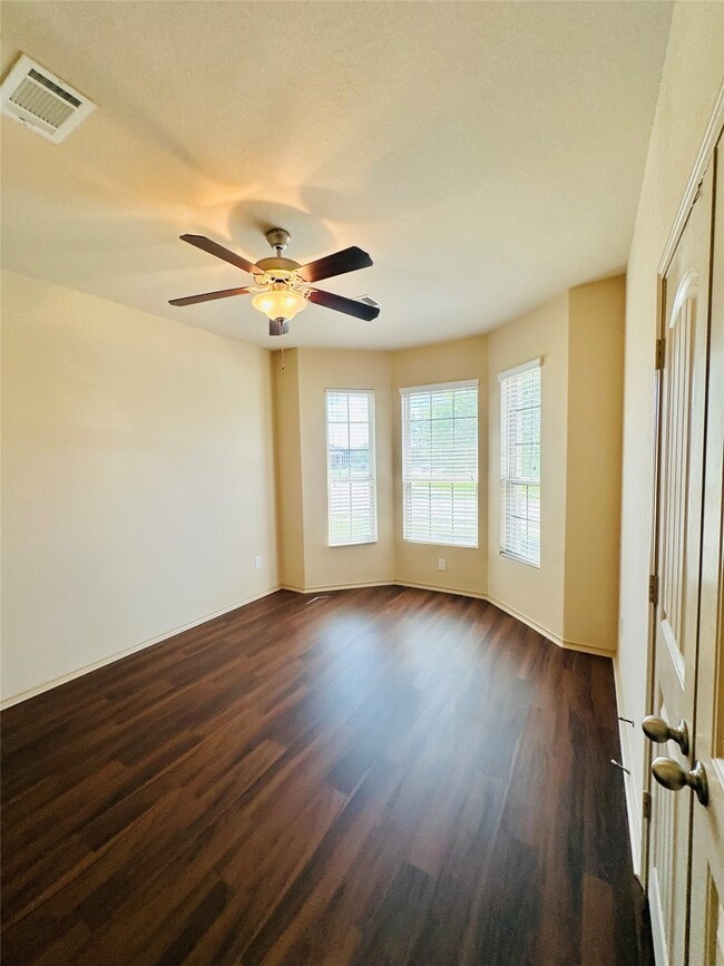 Building Photo - 5202 Lilac Hollow Ln