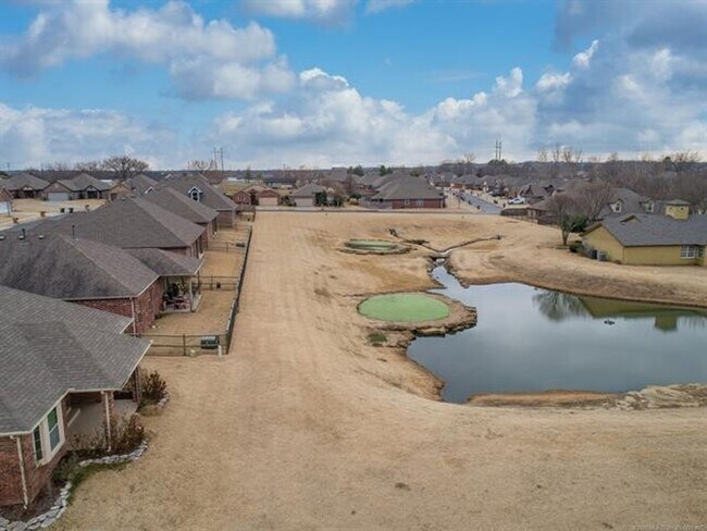 Building Photo - 10724 Masters Cir