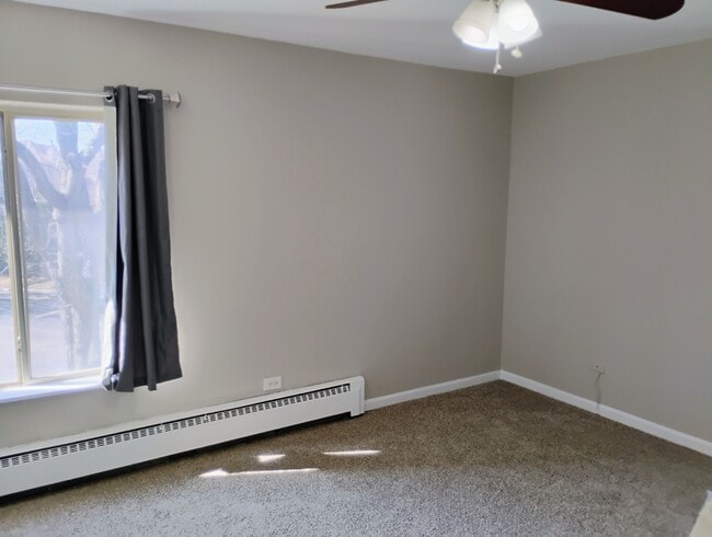 Building Photo - 910 W Alleghany Dr