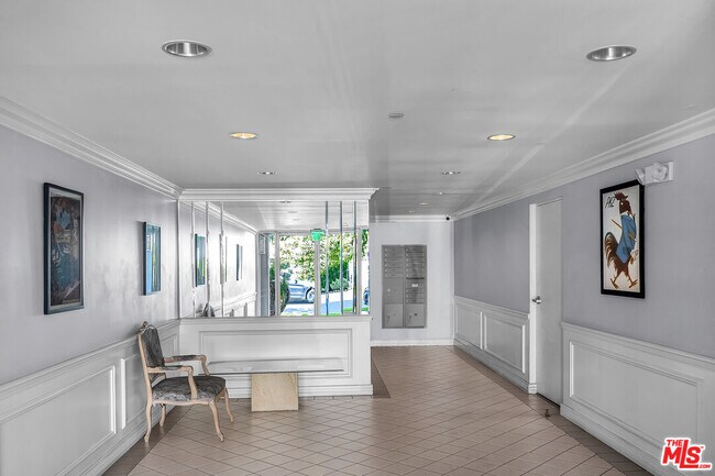 Building Photo - 117 S Clark Dr
