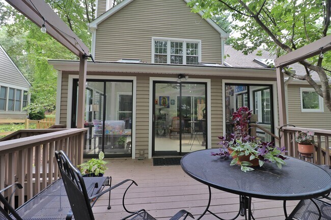 Building Photo - 2804 Cove Ridge Rd