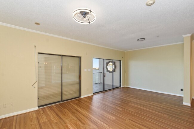 Building Photo - 351 Lakeside Ln