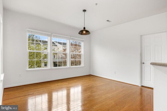 Building Photo - 202 Bardel Dr