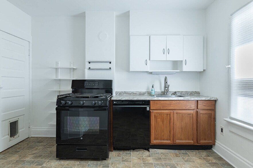 Building Photo - 554 Wyoming St