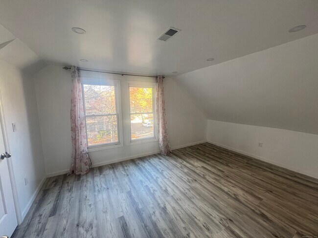 Building Photo - 381 Shelton Ave