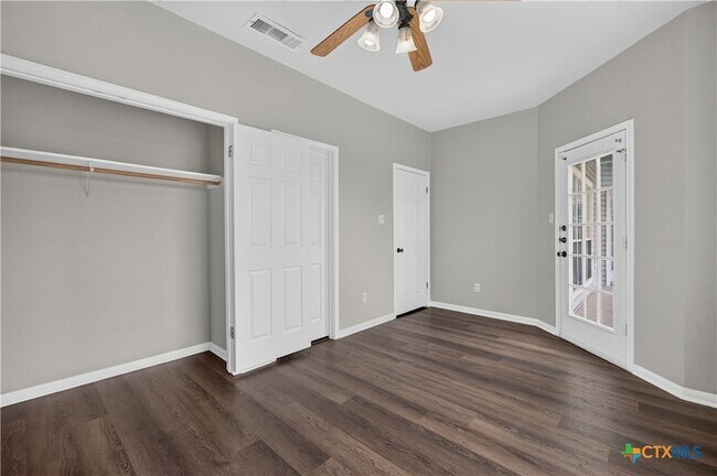 Building Photo - 1810 Mesa Oaks Cir
