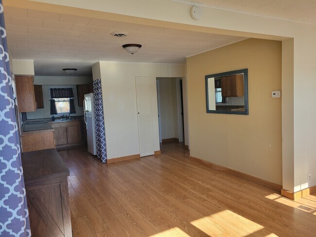 LR View facing Kitchen/Hallway - 5207 N Shore Dr