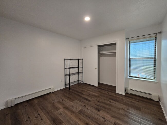 Building Photo - 1300 Iris St