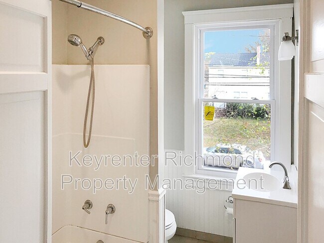 Building Photo - 404 W 27th St