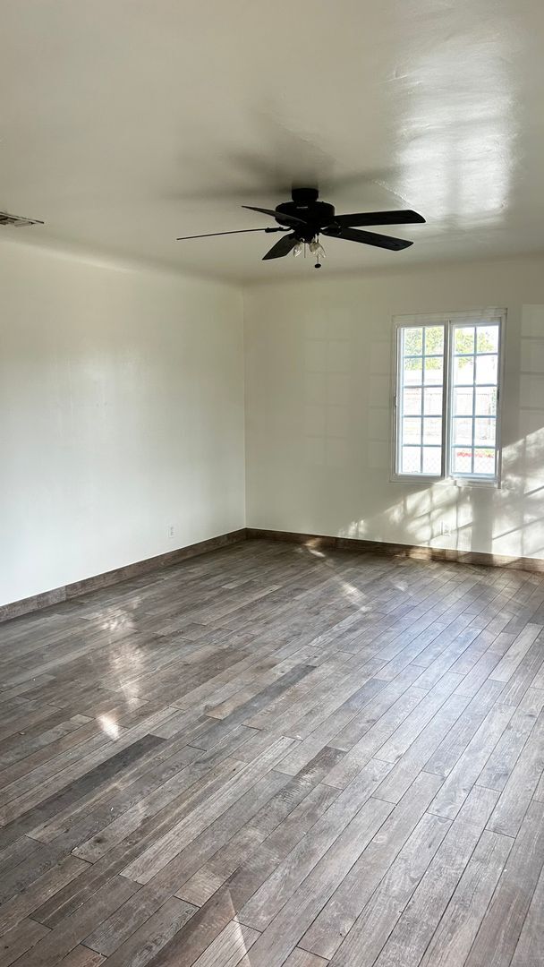 Building Photo - 306 W Sunkist St