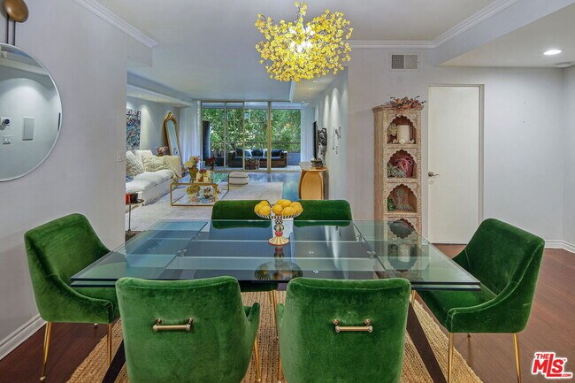 Building Photo - 1100 Alta Loma Rd