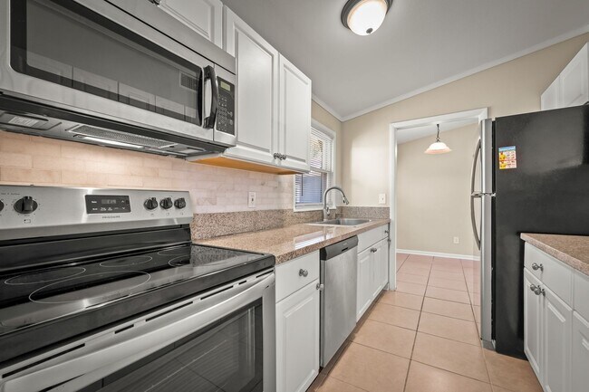 Building Photo - 909 Westgate Dr