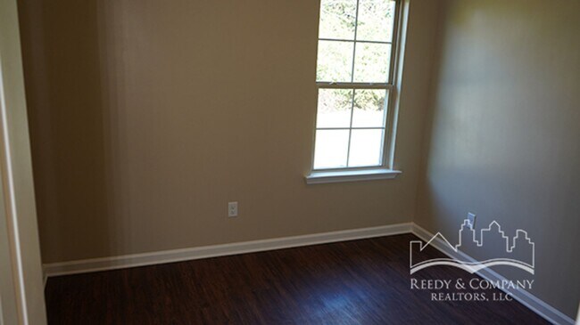 Building Photo - 6125 Humphreys Dr