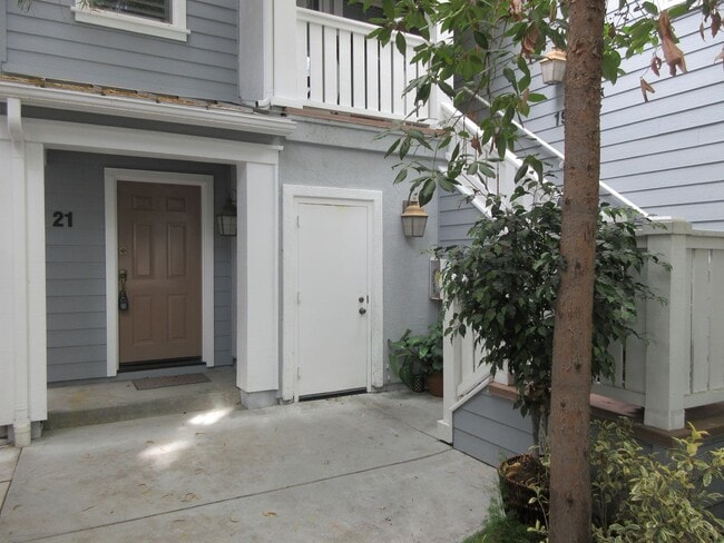 Building Photo - 21 Hinterland Way