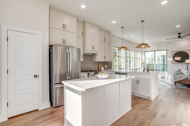 Building Photo - 300 Foch St