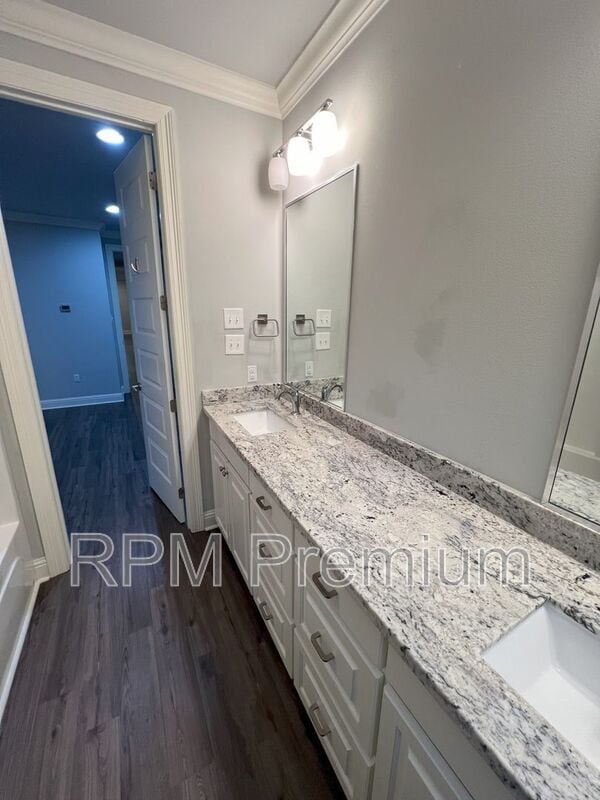 Building Photo - 2353 Orpine Ave