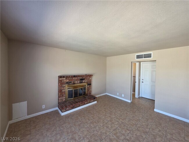 Building Photo - 1745 Mt Hood St