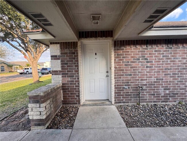 Building Photo - 28 W Sarah Evans St