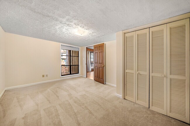 Building Photo - 670 Highland Ct