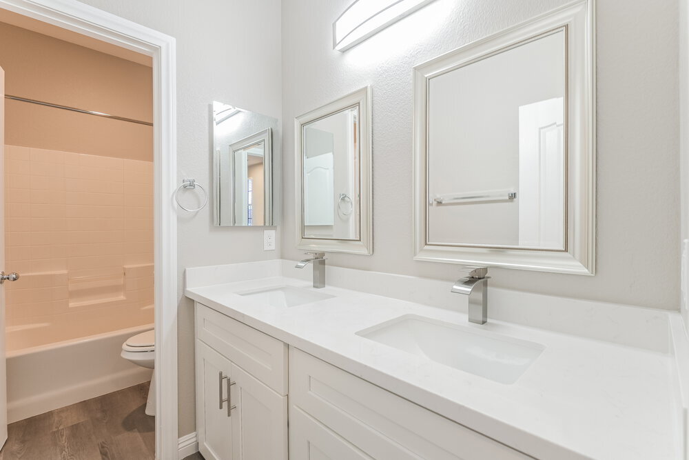 Building Photo - 4048 Villeroy Ave