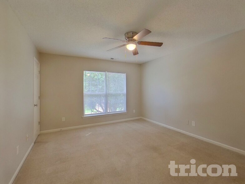 Building Photo - 5203 Holbert Cir