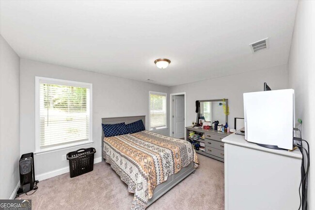 Building Photo - 66 Vicky Way