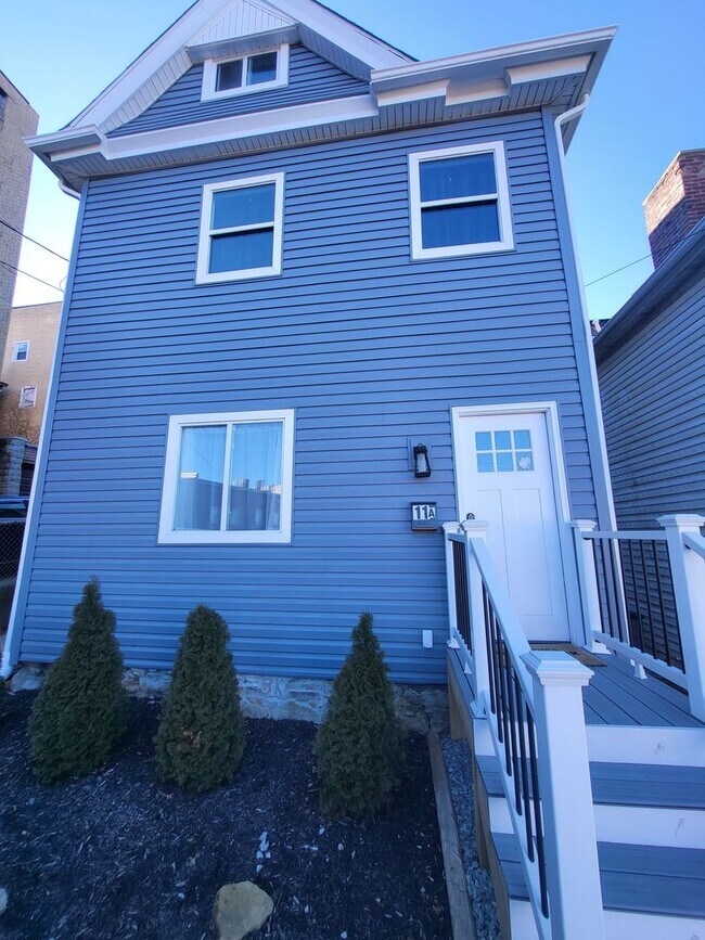 Building Photo - 11 Maytide St