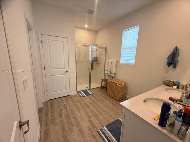 Building Photo - 10503 SW Orana Dr