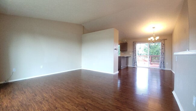 Building Photo - Gorgeous Split Level with Fenced Backyard