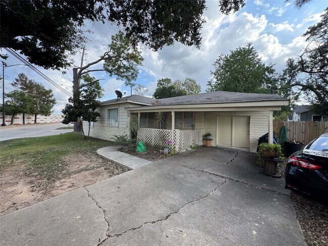 Building Photo - 4511 S Main St