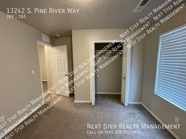 Building Photo - 13242 S Pine River Way