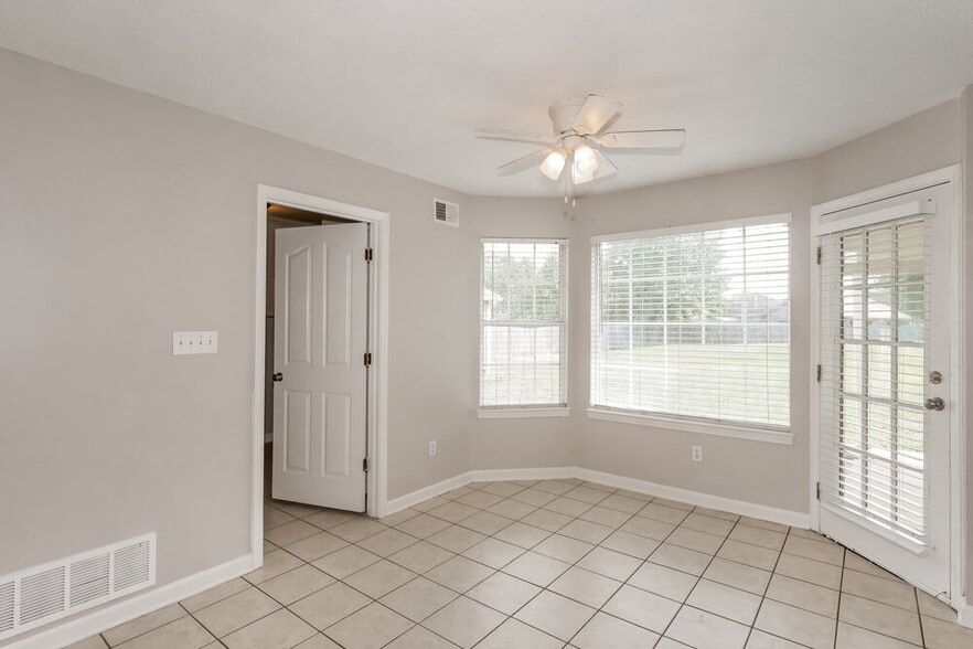 Building Photo - 2865 Pinnacle Dr