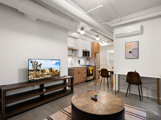 Building Photo - 608 N 3rd Ave