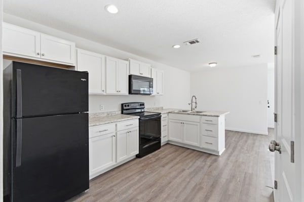 Building Photo - 34 Pine St