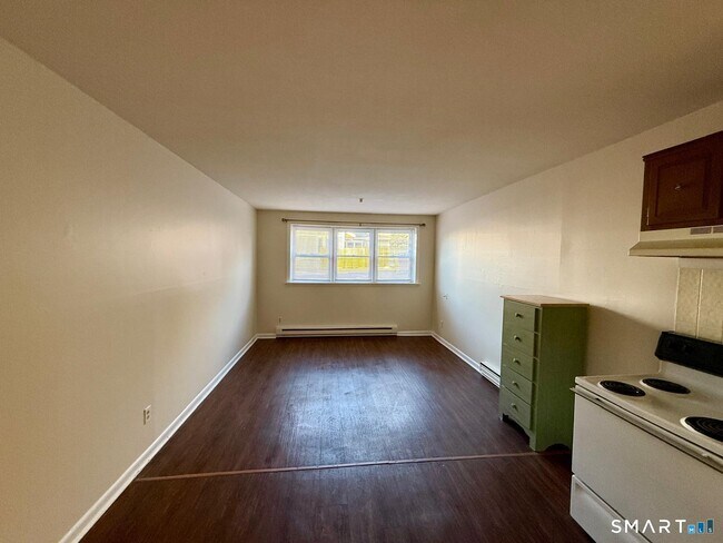 Building Photo - 179 Elm St