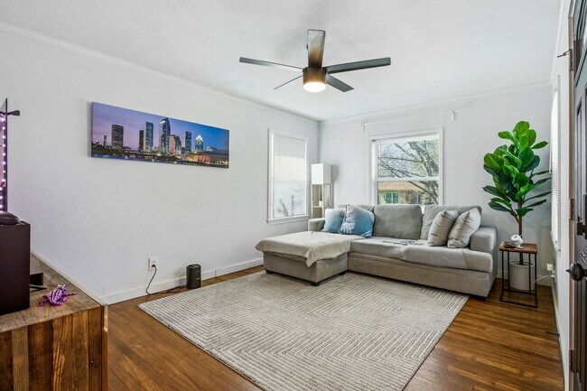 Building Photo - 2837 S Hills Ave