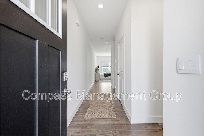 Building Photo - 3014 Bogart Ln
