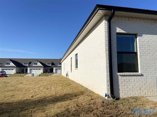 Building Photo - 440 Legend Oak Way SW