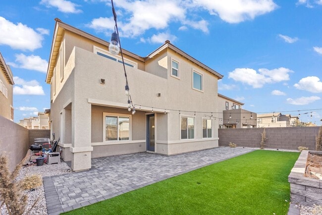 Building Photo - New Build, 4 bedroom, 3 full bathroom in the Master Planned Community; Landmark at Black Mountain...