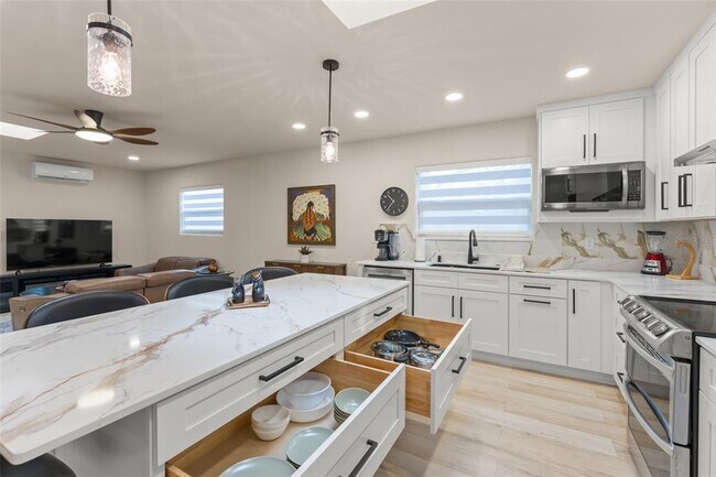 Building Photo - 5028 Autumn Ridge Ln