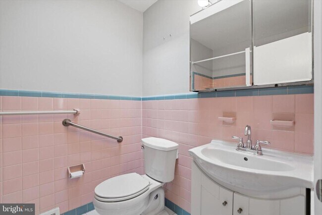 Building Photo - 169 Juniper Rd