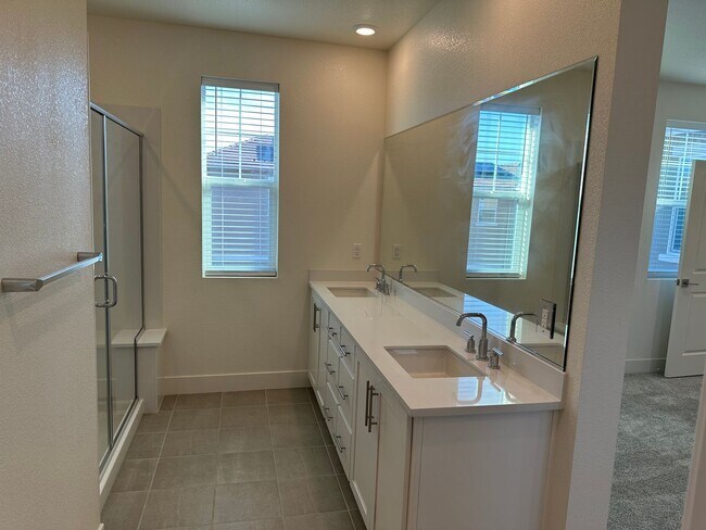 Building Photo - 2056 Marina Dr