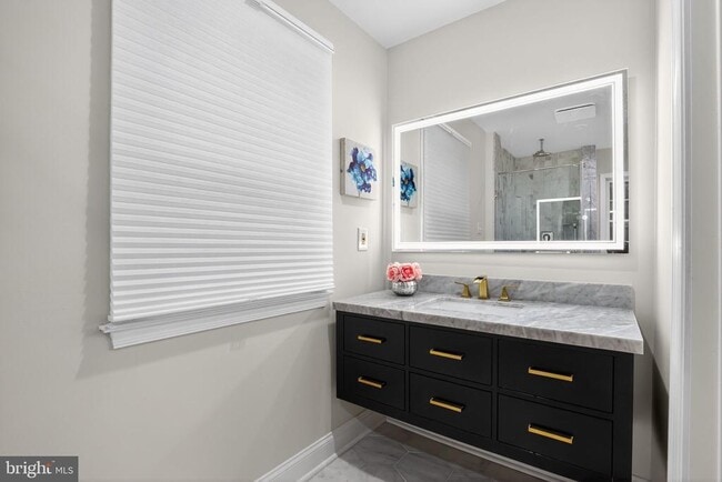 Building Photo - 829 Bryn Mawr Ave