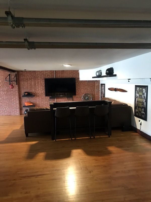 Building Photo - 115 E Tyler St