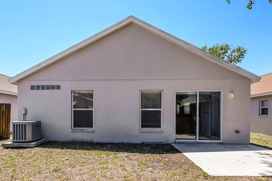 Building Photo - 10411 Lakeside Vista Dr